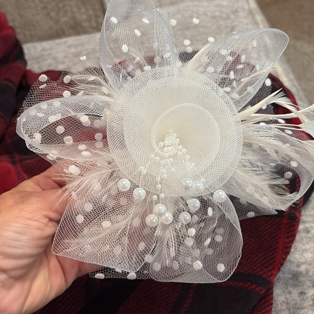 Elegant White Feathered Hair Accessory
